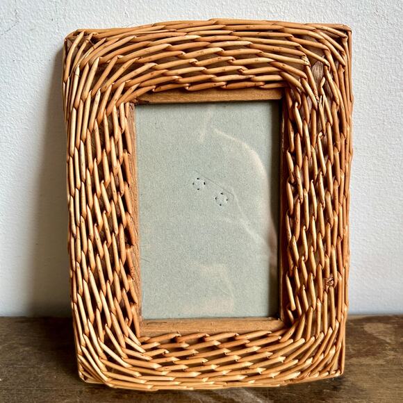 Vintage Wicker Picture Frame | Rustic Farmhouse Cottagecore Decor | Shabby Chic - Picture 1 of 5